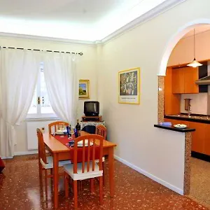 https://domus-gordiani.it-romehotels.com